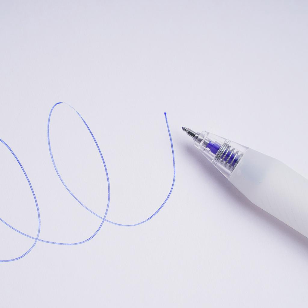 Bút bi gel xoá được mực xanh ngòi 0.5mm cao cấp in hình Pochacco dễ thương kèm hộp giấy HA5148