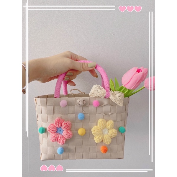 Túi xách Đan kèm hoa len xinh xắn