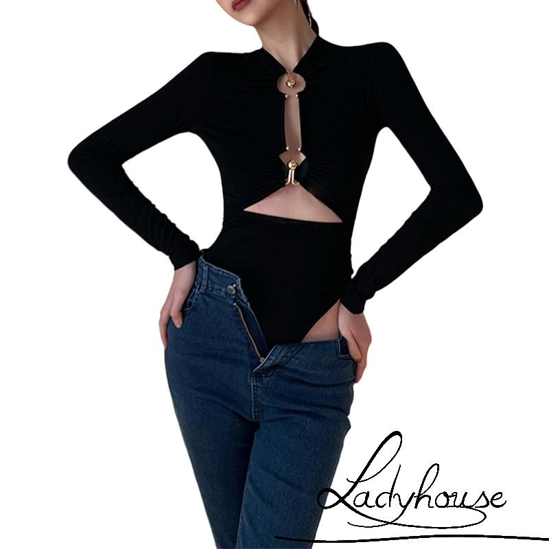 Bộ Áo Liền Quần Tay Dài Khoét Lỗ Màu Đen Kèm Vòng Kim Loại Thời Trang Xuân Thu Cho Nữ