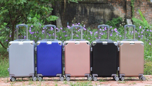 Vali kéo CHÍNH HÃNG HÙNG PHÁT 841 size 28inch bọc góc kim loại siêu bền sọc dọc.vali kéo 28inch bảo hành hãng 5 năm