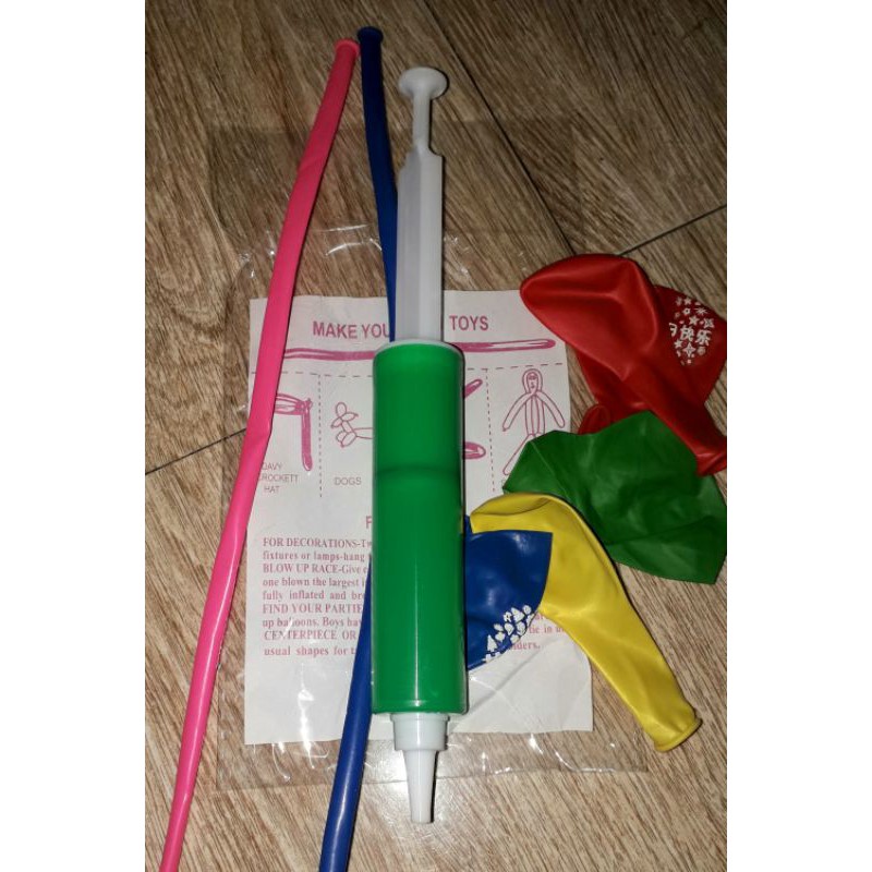 Sét một cái ống bơm mini và 7 cái bong bóng bằng nhựa