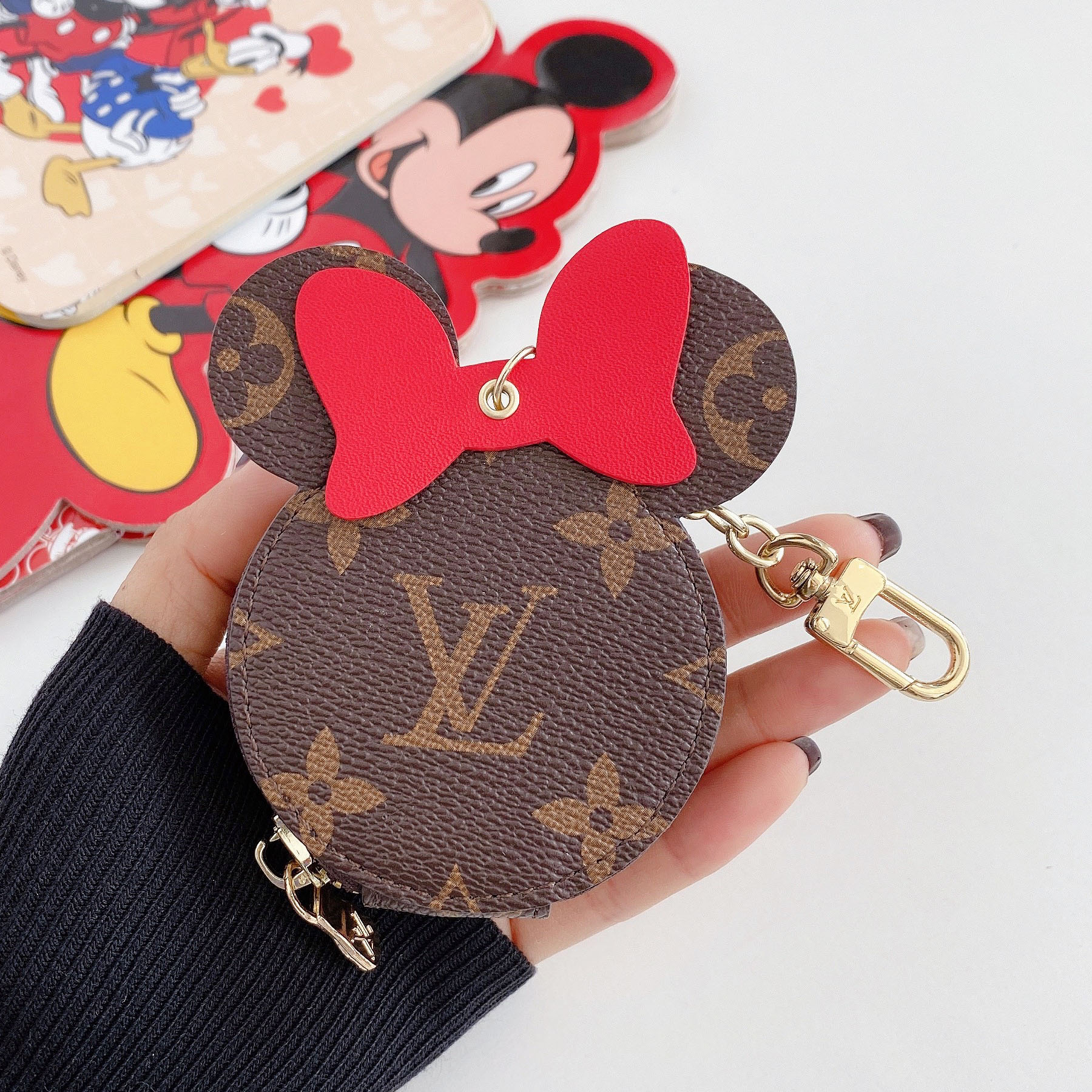 Lv Vỏ Bảo Vệ Hộp Sạc Tai Nghe Airpods 1 / 2 / Pro Bằng Da Pu Hình Mickey Minnie Kèm Móc Khóa