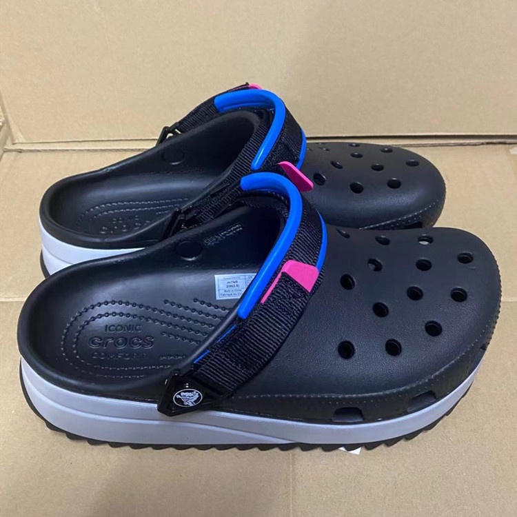 Dép crocs đi biển tiện dụng cho nam và nữ