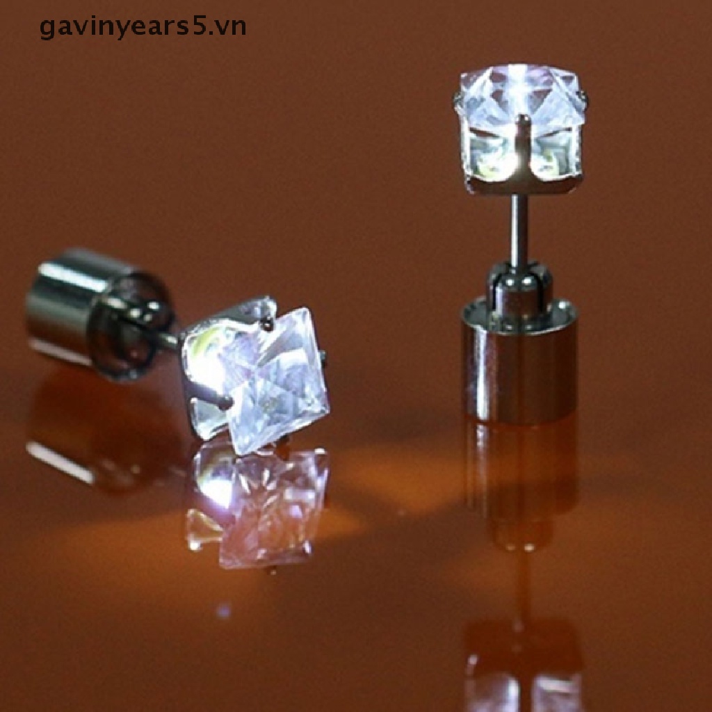 1 Đôi Bông Tai Hình Vương Miện Có Đèn LED Phát Sáng