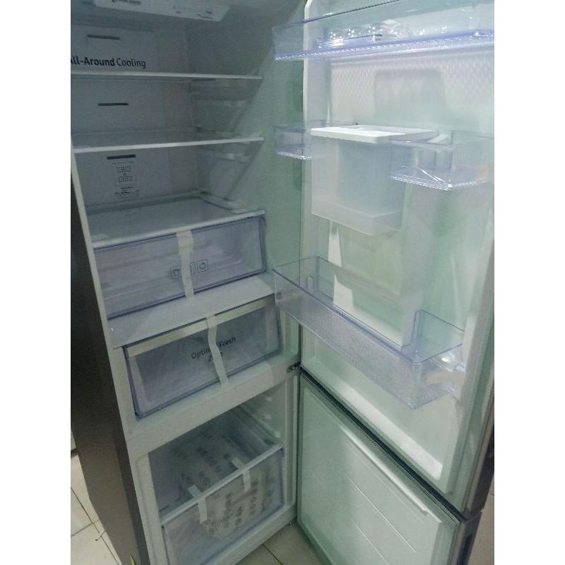 Tủ lạnh Samsung dung tích 307 lít,  hàng mới bao zin
