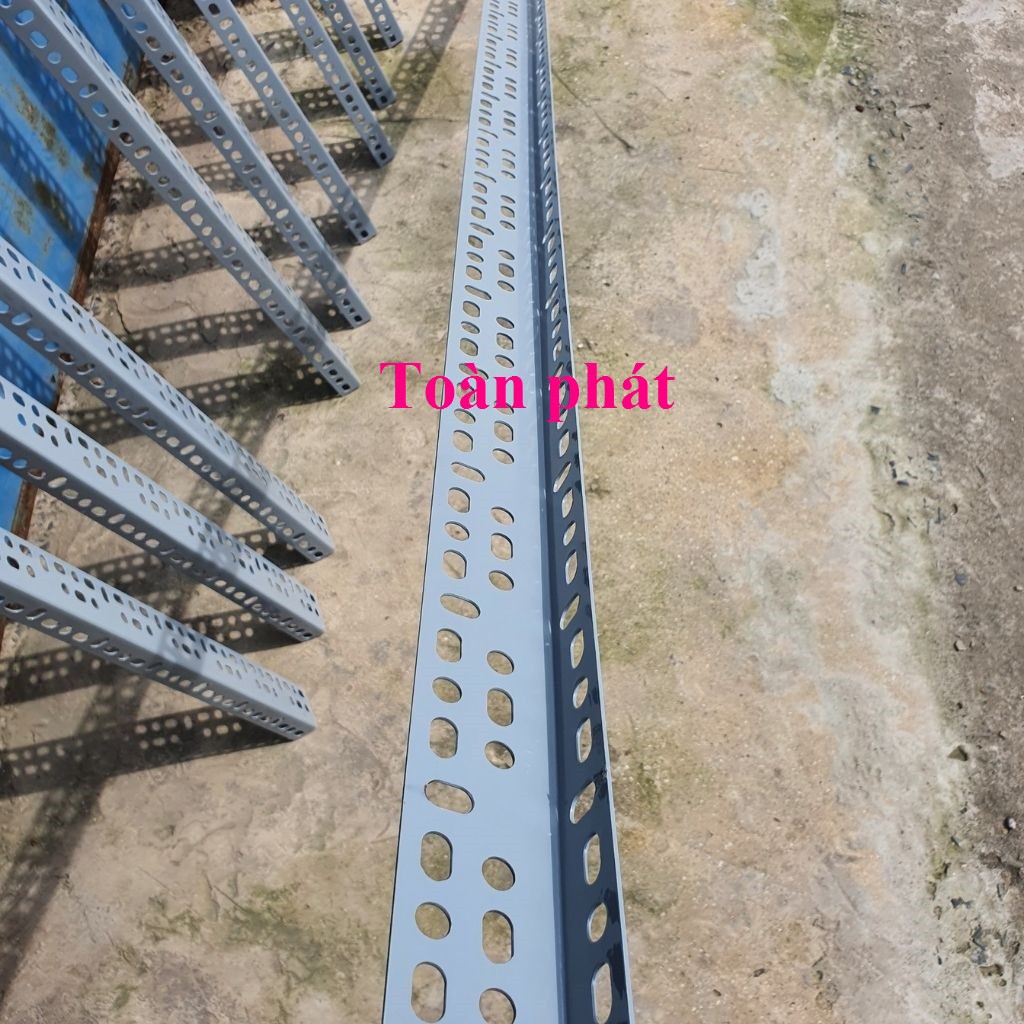 Cây 240cm ( 1ly5) - Cây sắt V lỗ 3 x 5cm màu xám ghi