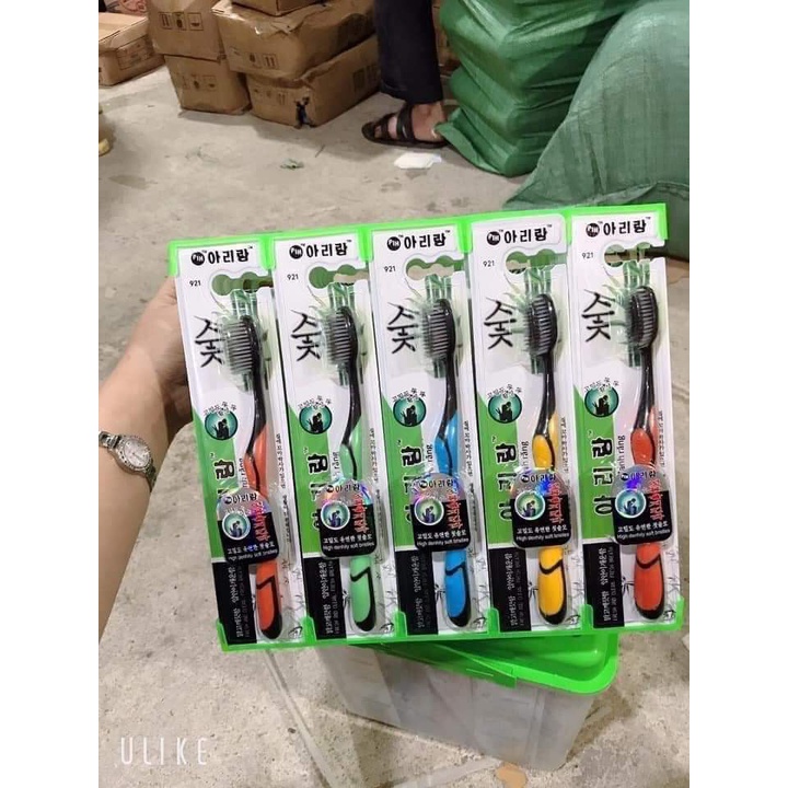 Hộp 30 bàn chải đánh răng 921