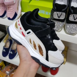 Giày thể thao trẻ e