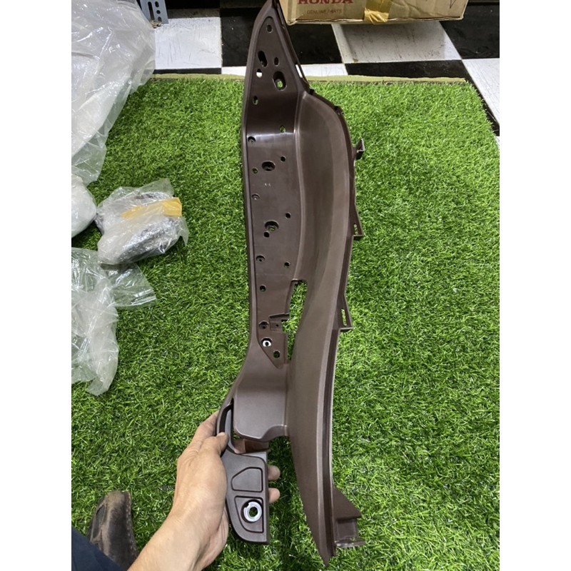 Yếm Khóa , Sàn chân Trái , dè sau , chắn bùn Trước Pcx Thái 2010