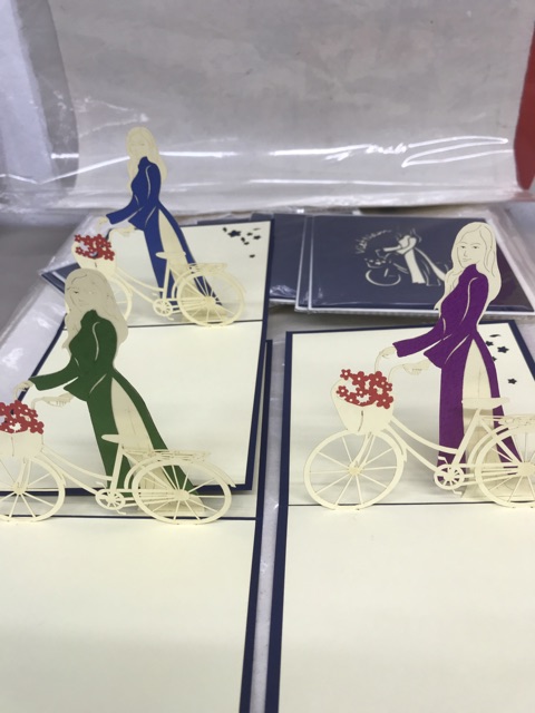 Cô gái dắt xe  2 - Girl  - Thiệp 3D ( VN ) | BigBuy360 - bigbuy360.vn