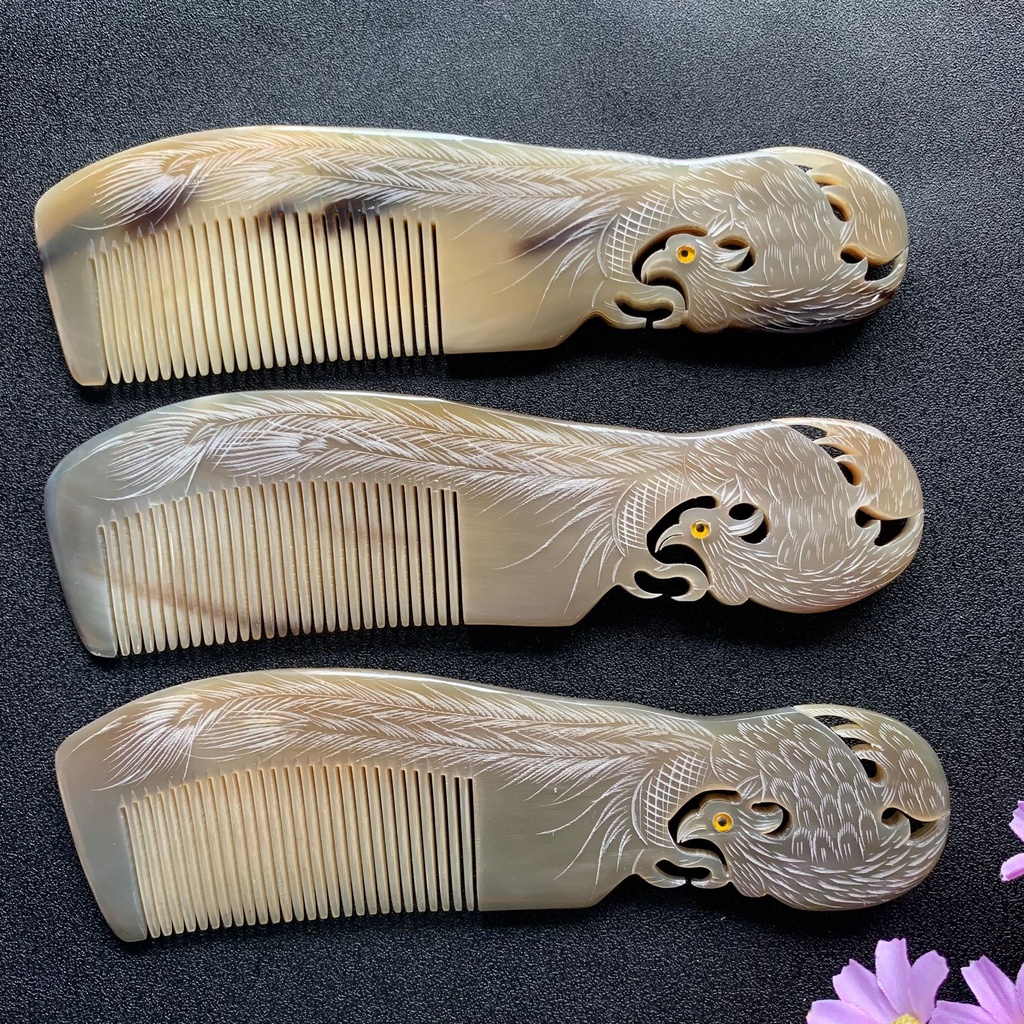 Lược sừng trạm hình con công quộn màu trắng nưa, làm quà tặng, lược chải tóc gỡ rối massage đầu