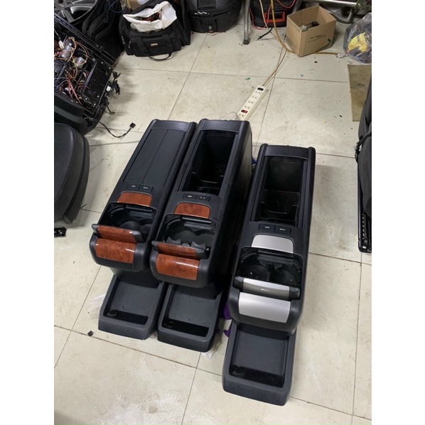 Con ngựa  tháo xe Lexus RX330 . có đế sắt bắt xuống sàn