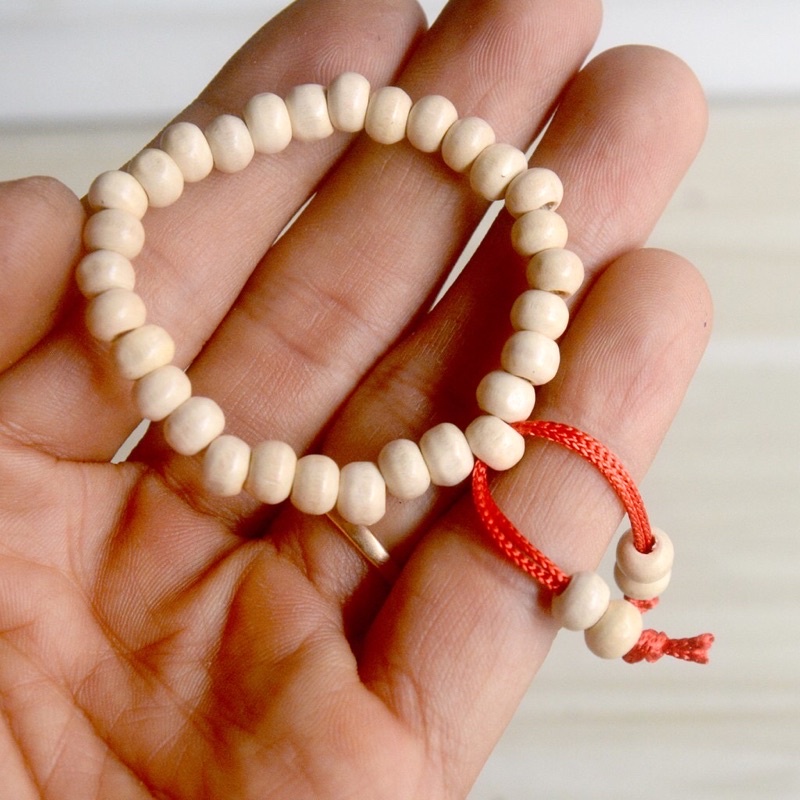 Dây chuỗi dâu tằm đeo tay cho bé