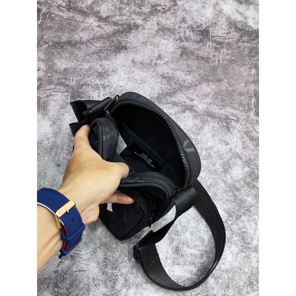 Túi đeo chéo nam nữ MLB NY MONOGRAM MINI BAG BLACK