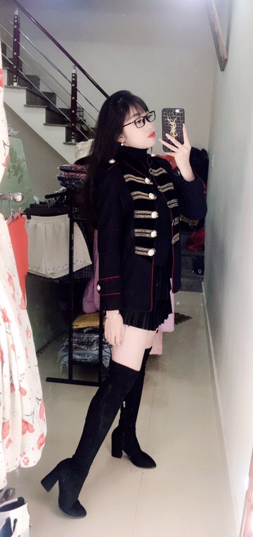 Áo dạ viền đỏ