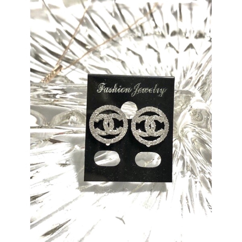 Bông tai hiệu tròn đính full đá mạ bạch kim sang trọng