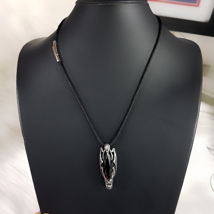 Dây chuyền đen huyền bí đầu rồng.