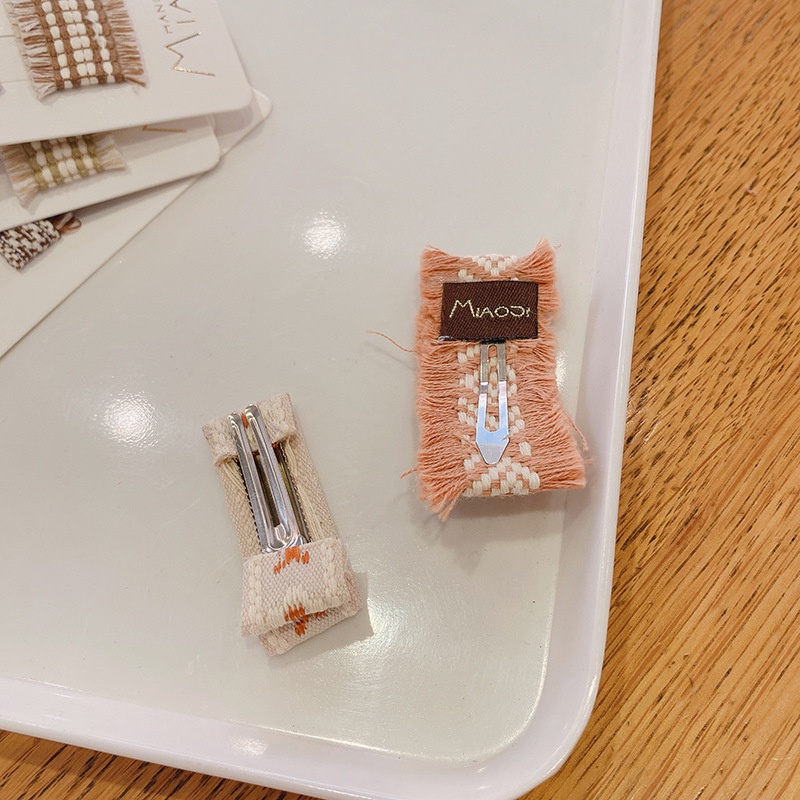 Set 2 kẹp len dạ thêu hoa văn xinh xắn cho bé gái Mimo Baby KT17