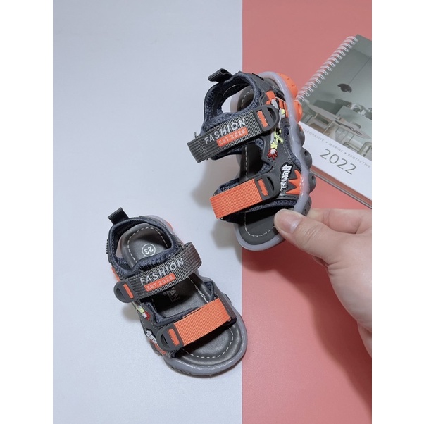 Xăng đan con nhện