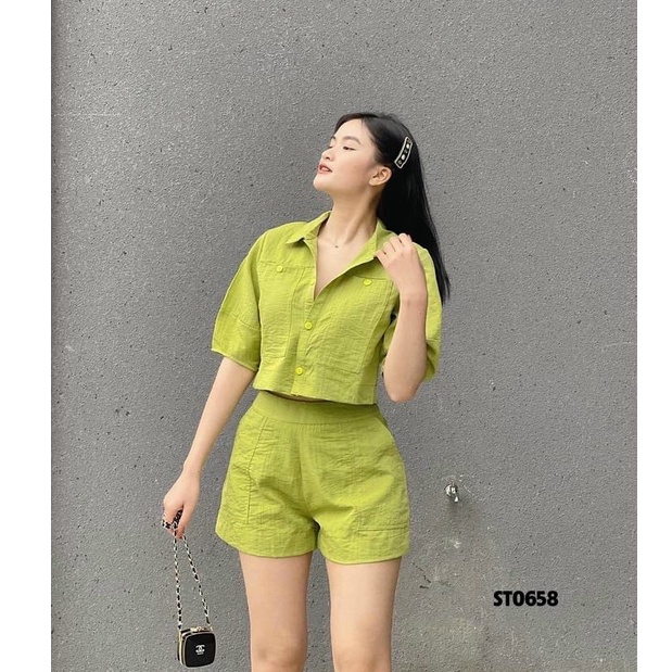 Sét bộ thời trang nữ áo sơ mi phối nút kèm quần đùi phong cách dịu dàng cá tính giúp nàng nổi bật dạo phố
