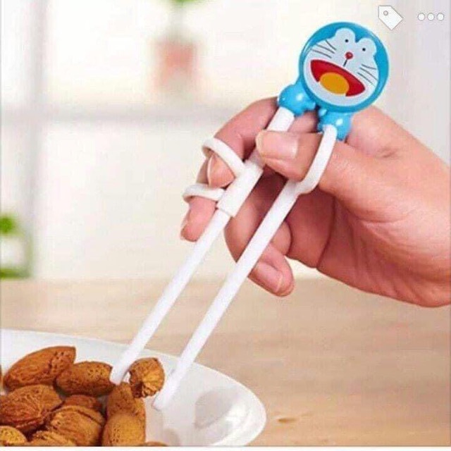 Đũa tập gắp, đũa ăn dặm Doremon cho bé