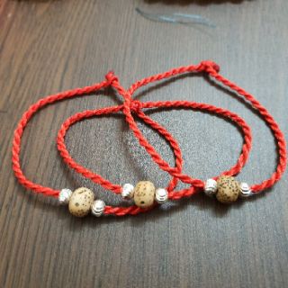 Vòng tay chỉ đỏ may mắn!