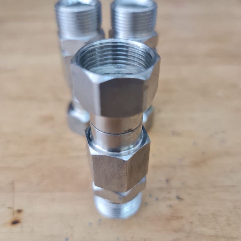 Khớp chống xoắn dây xịt máy rửa xe chân ren 22mm/ Khớp chống xoắn dây Inox