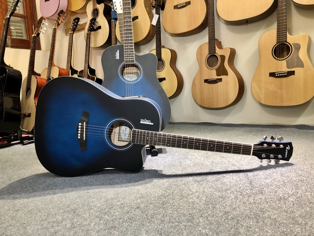 Guitar rosen R135