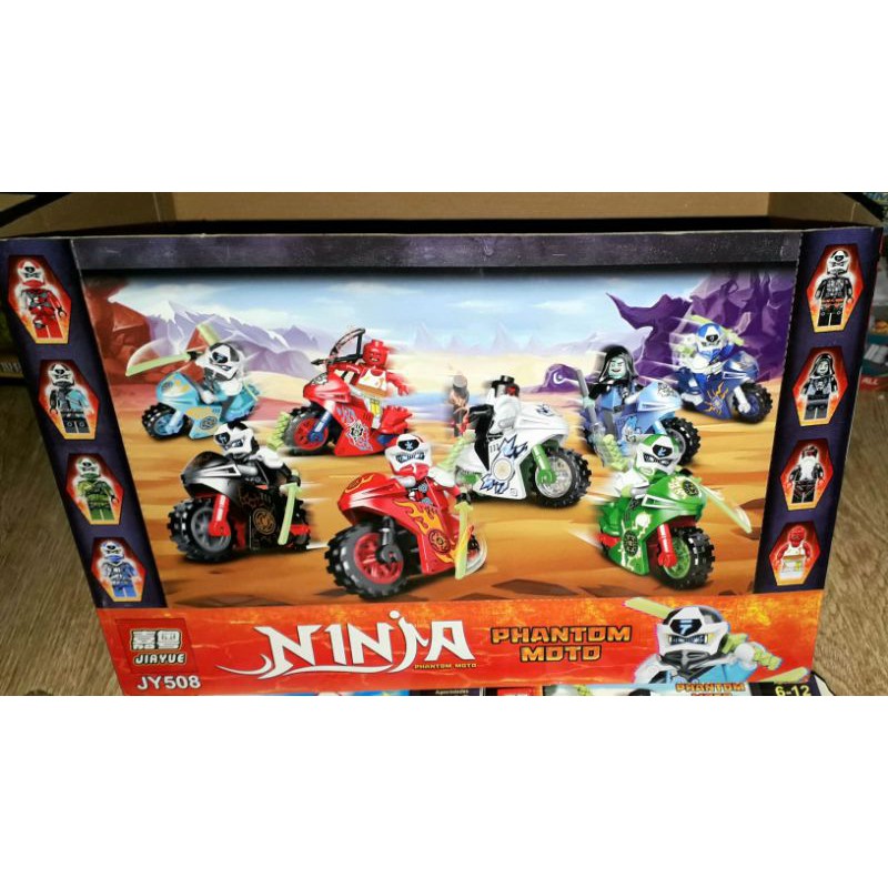 Lắp ráp 1 hộp LegoNinja PhanTom Moto 508 có nhiều chi tiết bằng nhựa