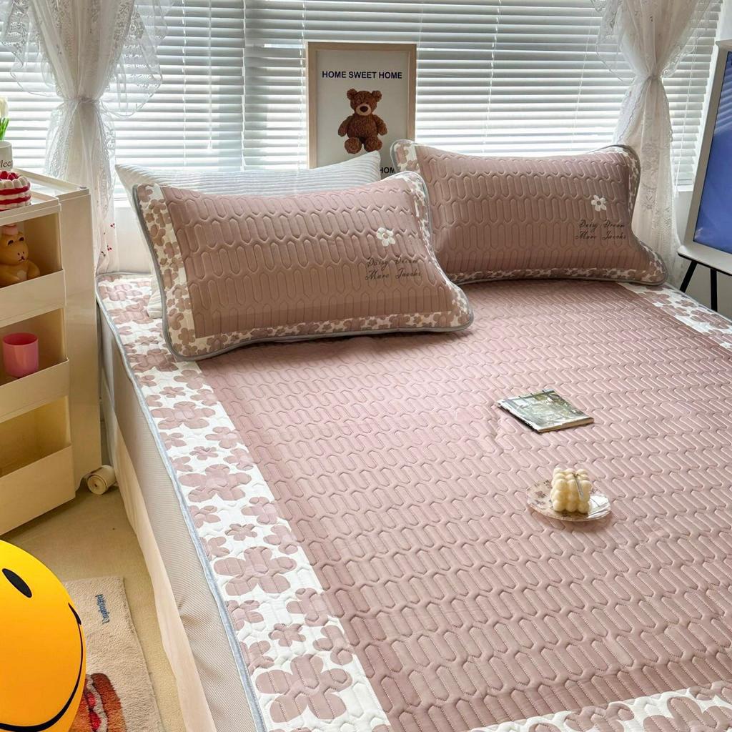 Chiếu Điều Hoà Cao Su Non Latex 6D Bo Chun Hoạ Tiết Hoa Nhí Tặng Kèm 02 Vỏ Gối   - TCGX