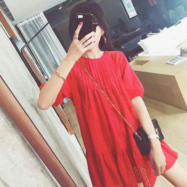 Váy ren xinh dập lỗ, hàng mới toanh. Cho chị em tự tin xuống phố diện hè sang chảnh như nàng thơ 💋💋💋💋💋