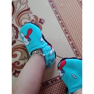 COMBO 5 ĐÔI GIÀY NỈ BÔNG LOẠI 1CHO BÉ .