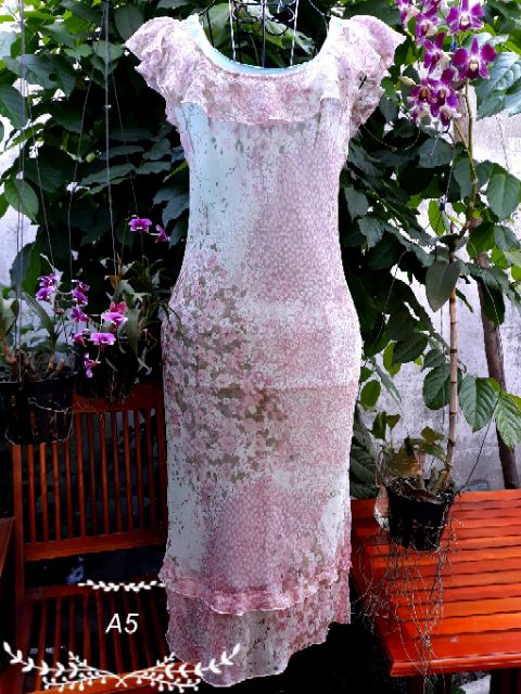 Đầm voan vải xéo, được phối 2 màu hồng + xanh tạo sự duyên dáng, nữ tính. Thiết kế của JPR new 95% #đầm #đồ_si