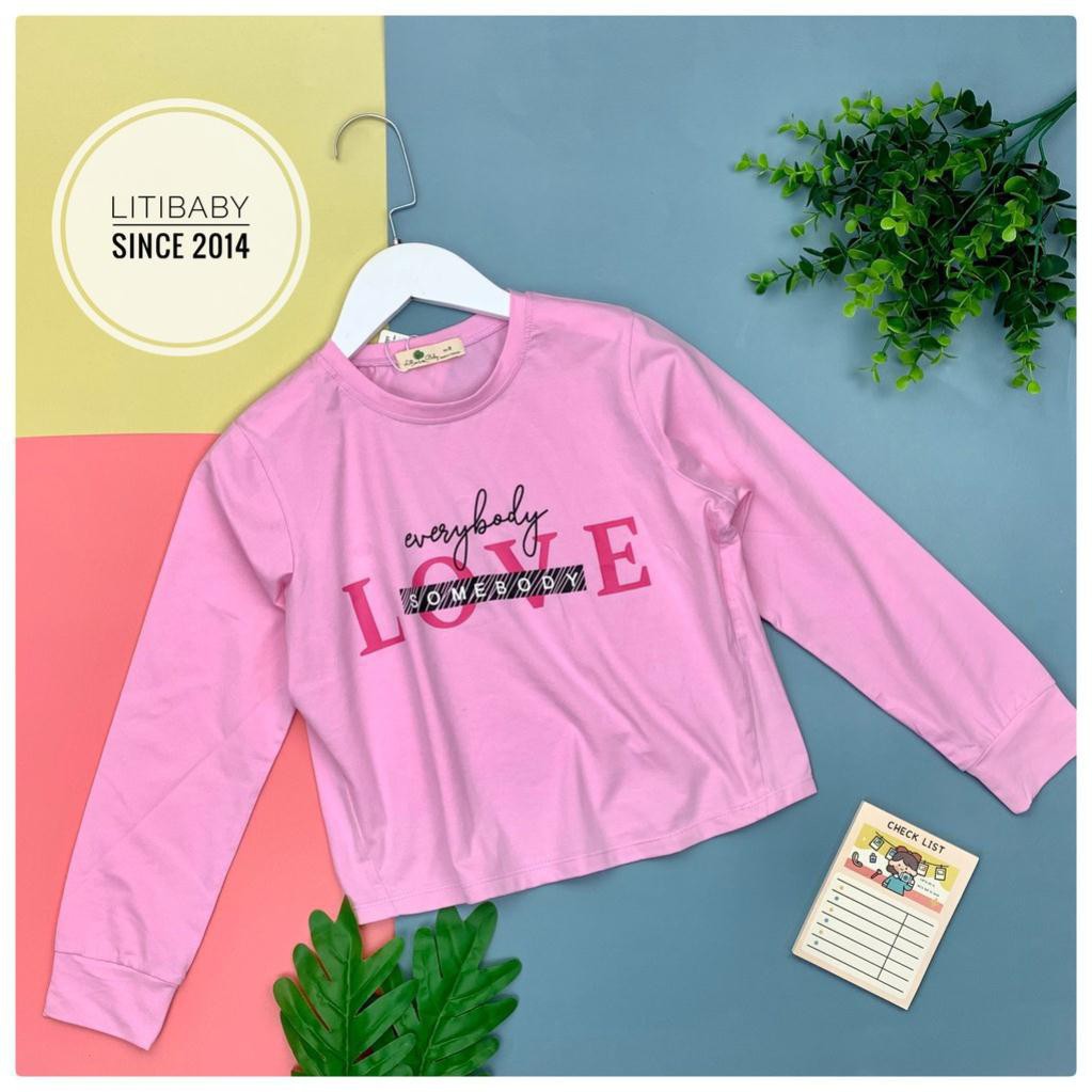 Áo cotton dài tay dáng crop top rộng ngang bé gái hình chữ Love, size 9-14T ( cho bạn 25 - 40kg)