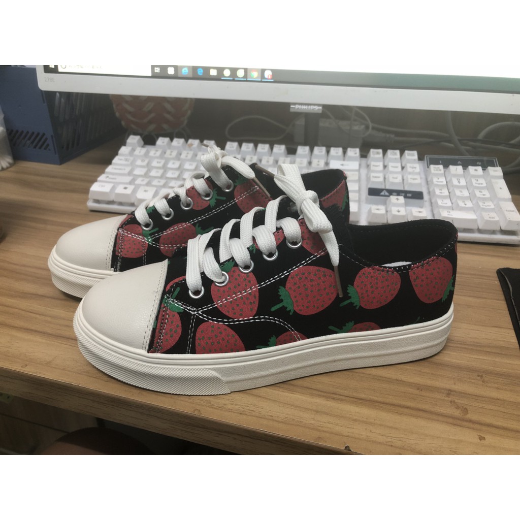 Giày thể thao nữ hình dâu tây dễ thương 123 | BigBuy360 - bigbuy360.vn