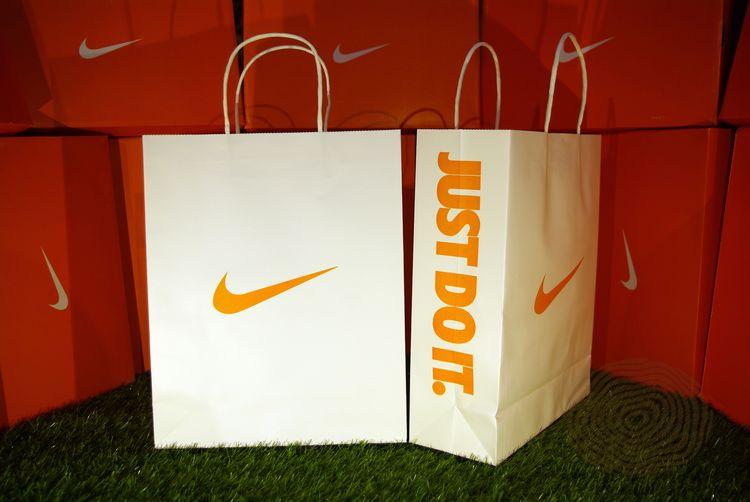 Túi Giấy Xách Tay Nike Thời Trang Tiện Dụng | BigBuy360 - bigbuy360.vn
