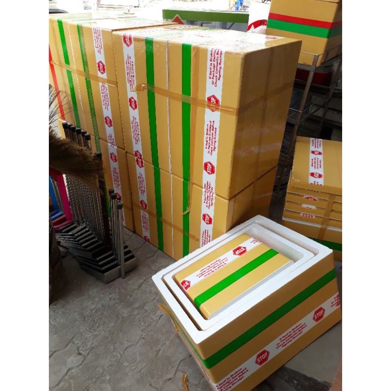 Thùng xốp dán keo 31x22x24 cm