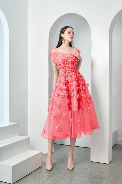 Đầm bẹt xéo vai đính hoa nỗi 500 cánh hoa LiLy store  Ms832v