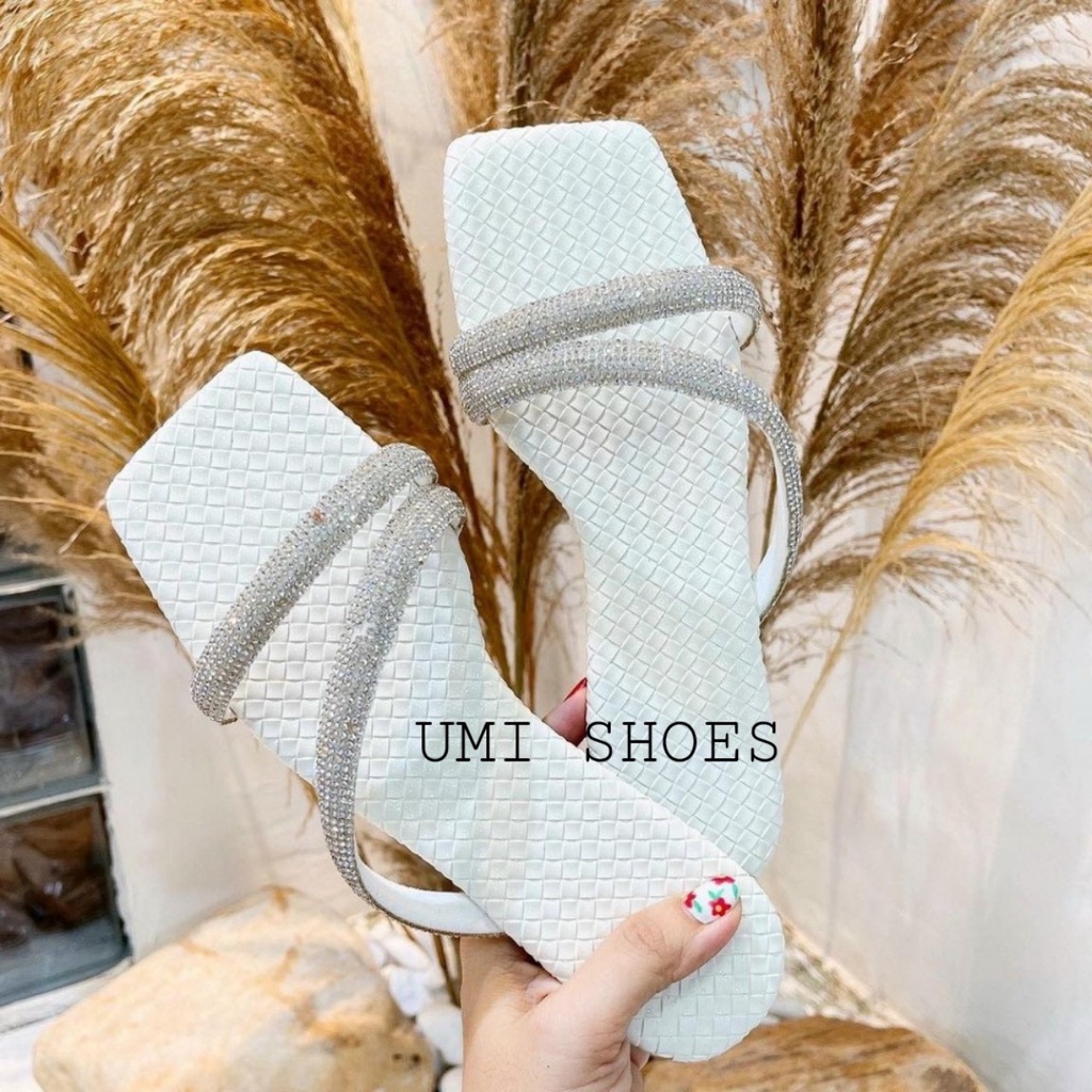[NOWSHIP LOẠI 1] Dép nữ đi lê quai ngang chéo đính đá mảnh sáng da mũi vuông đế bệt đi biển xinh mới hot màu đen/trắng
