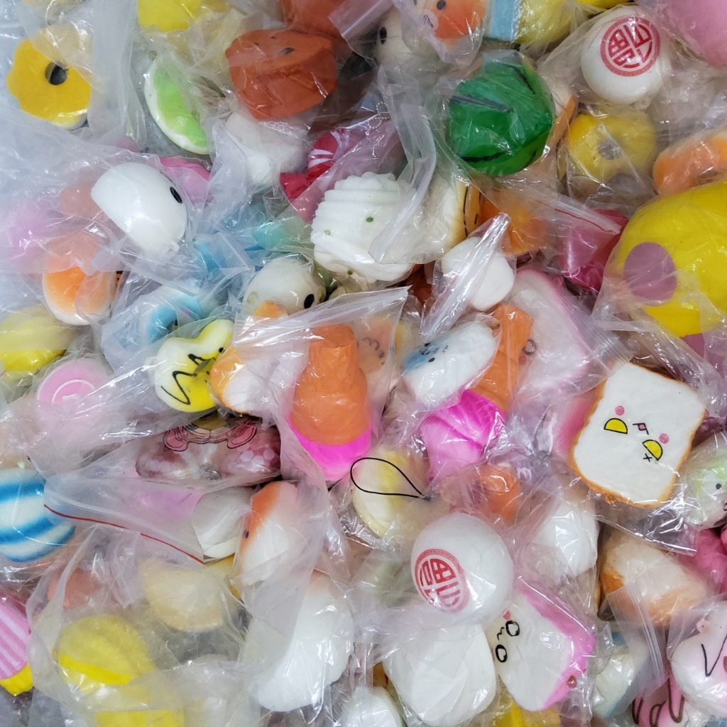 Squishy mini ngẫu nhiên kèm móc khóa hoặc bao bì