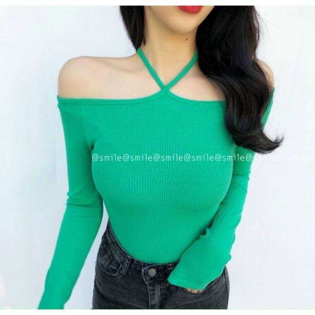 Áo kiểu cổ yếm chất tăm lạnh