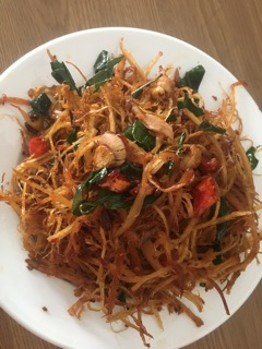 Gân bò xé sợi chiên sẵn.