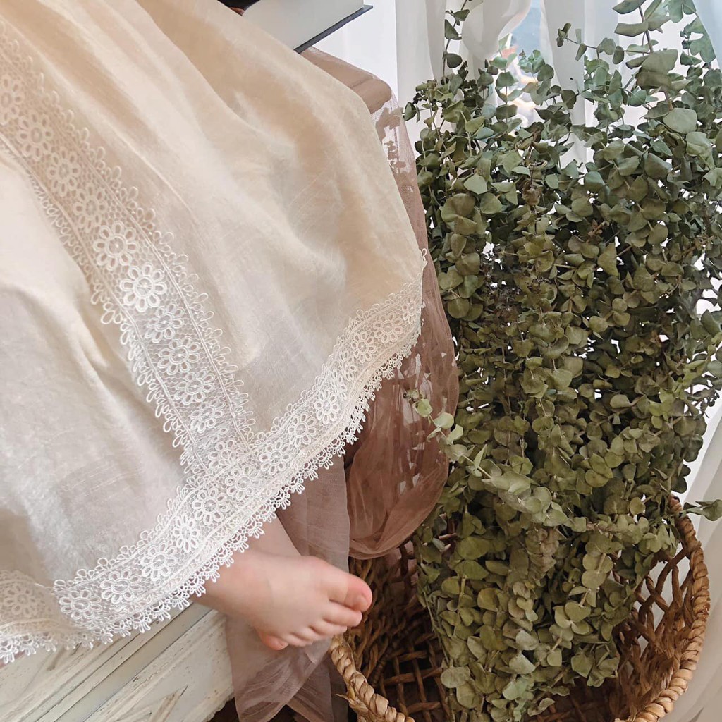 Đầm đũi trắng pha ren xinh xắn cho bé gái