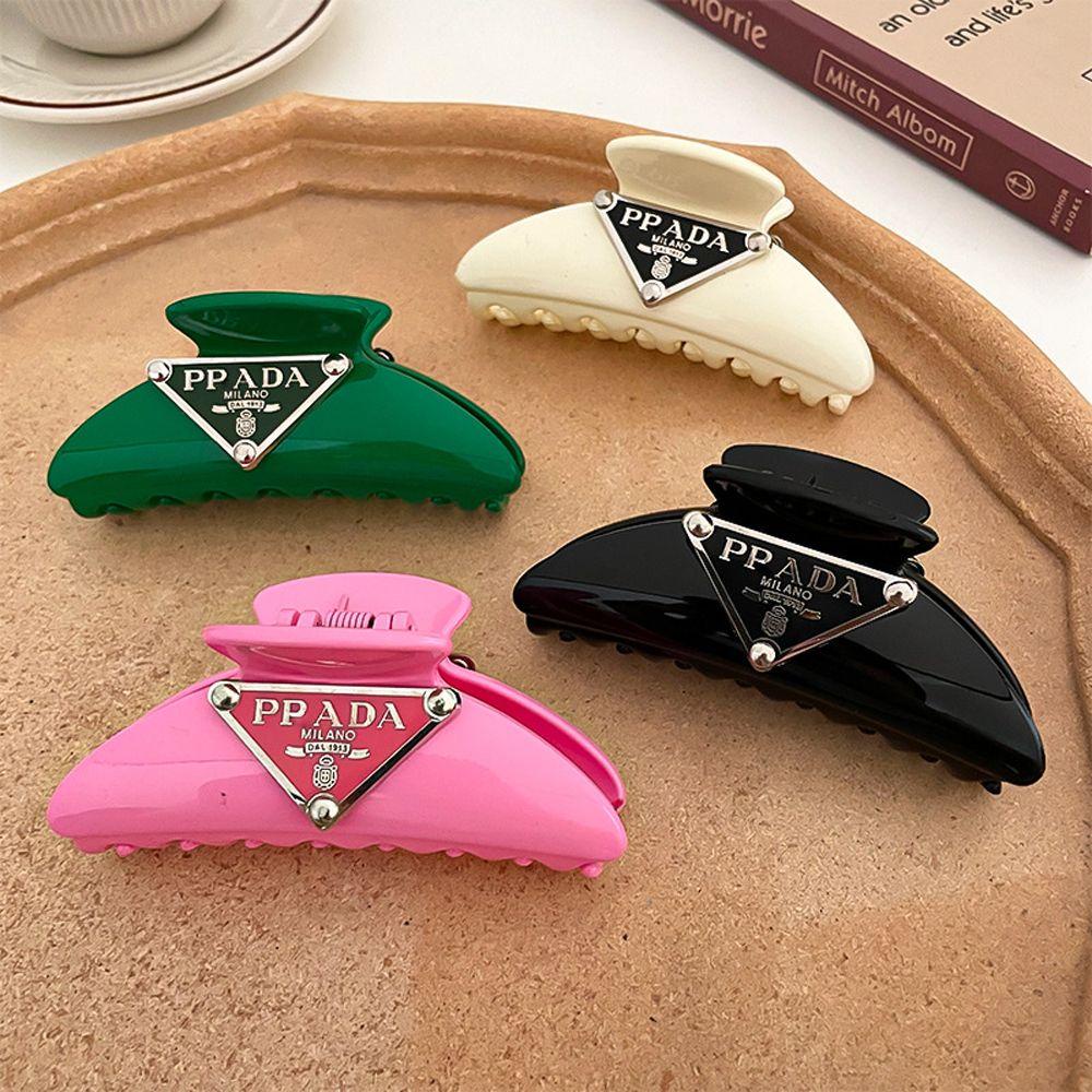 Kẹp Tóc Càng Cua Hình Tam Giác Bằng Acrylic In Chữ Thanh Lịch Cho Nữ Giá Đỡ