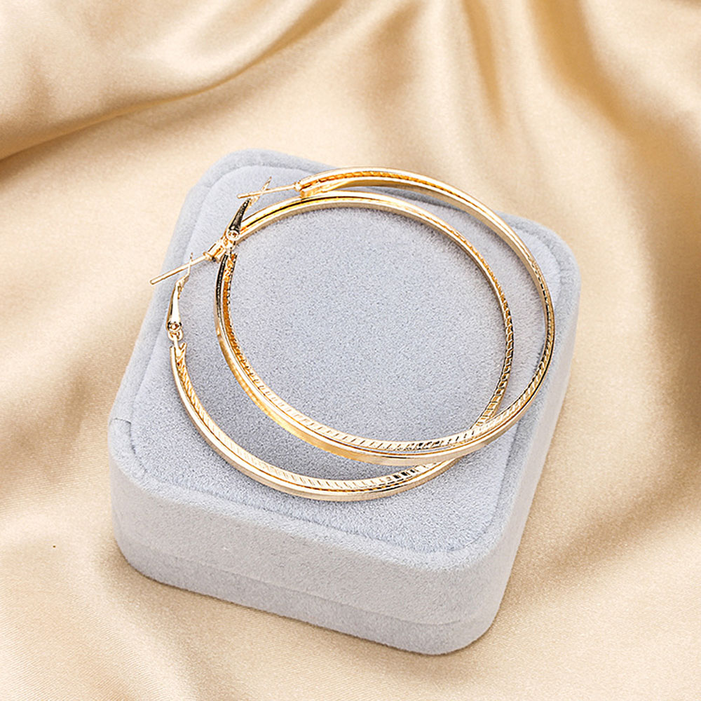 Khuyên Tai Nữ Trang Tạo Hình Độc Đáo