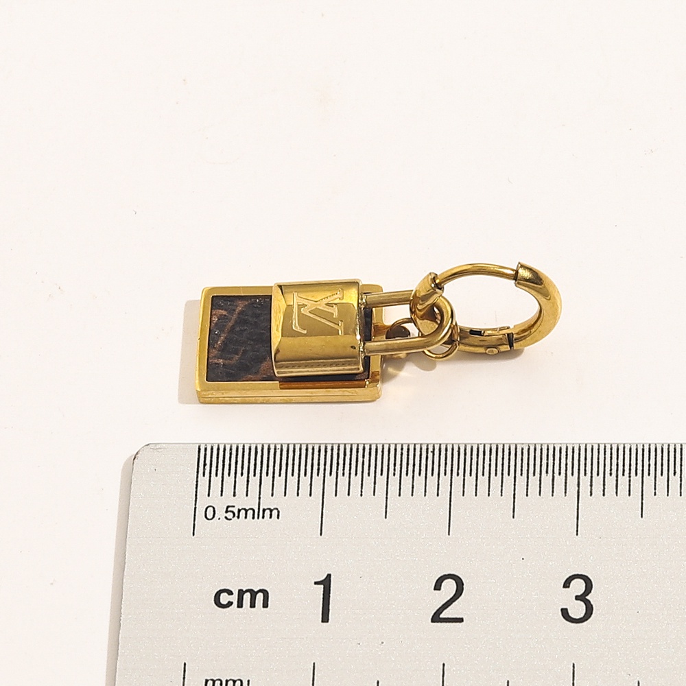 LOUIS VUITTON Khuyên Tai Tròn Bằng Thép Titan In Logo LV Thời Trang