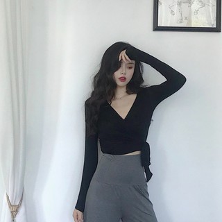 áo thun buộc đan chéo
