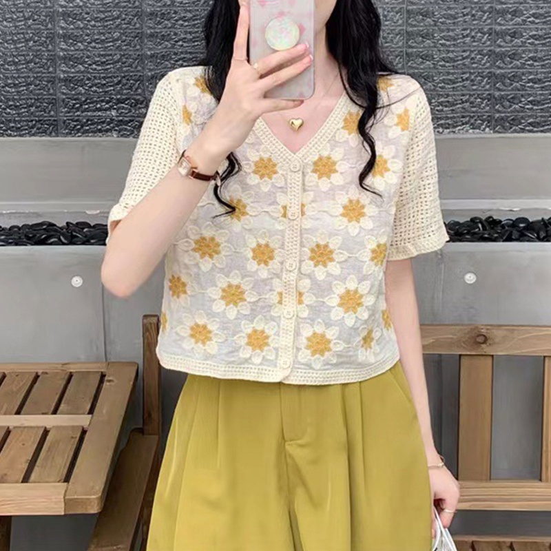 Áo Cardigan Dệt Kim Tay Ngắn Cổ Chữ V Cài Nút Họa Tiết Hoa Cúc Xinh Xắn Cho Nữ