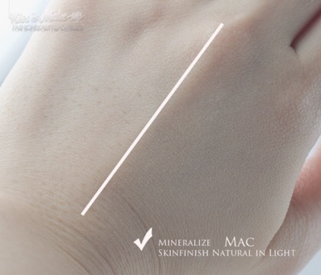 PHẤN HIGHLIGHT MAC MINERALIZE SKINFINISH NATURAL LIGHT