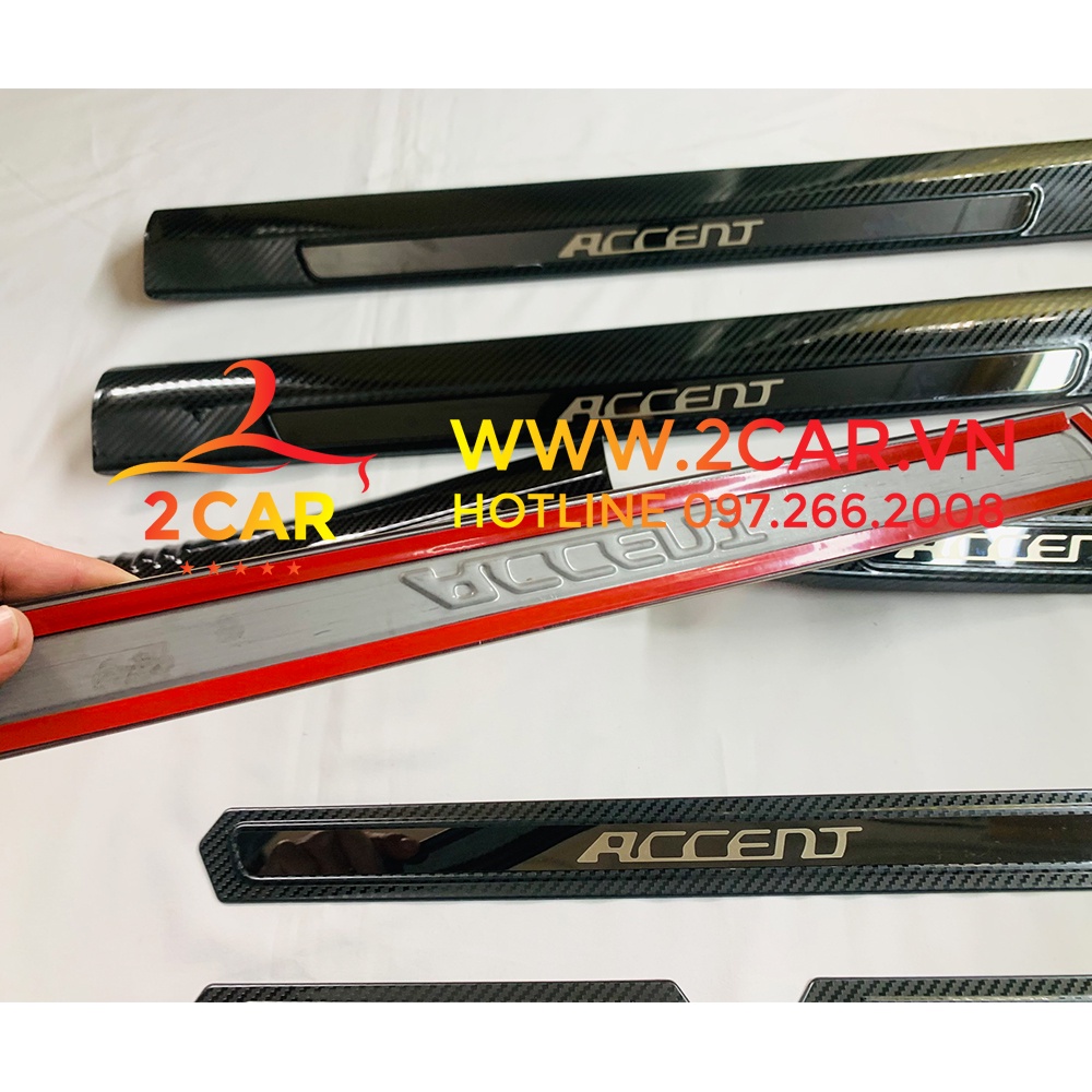 Ốp bậc cửa, nẹp bước chân trong, ngoài CARBON xe Huyndai Accent 2018- 2019- 2021- 2022- 2023 vân cacbon cao cấp